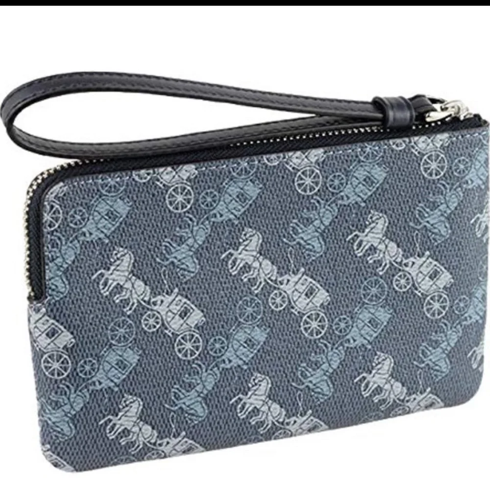 COACH Corner Zip Wristlet Pouch Wallet‎ With Horse And Carriage Print NEW